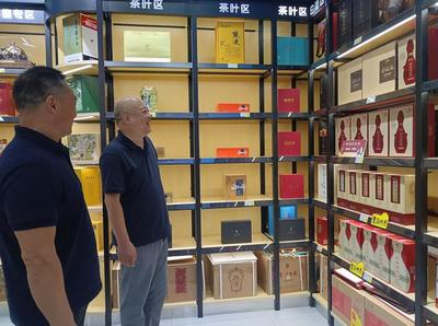 河南酒協(xié)監(jiān)事長王雷一行深入漯河市酒類市場(chǎng)調(diào)研，助力酒類經(jīng)營規(guī)范發(fā)展